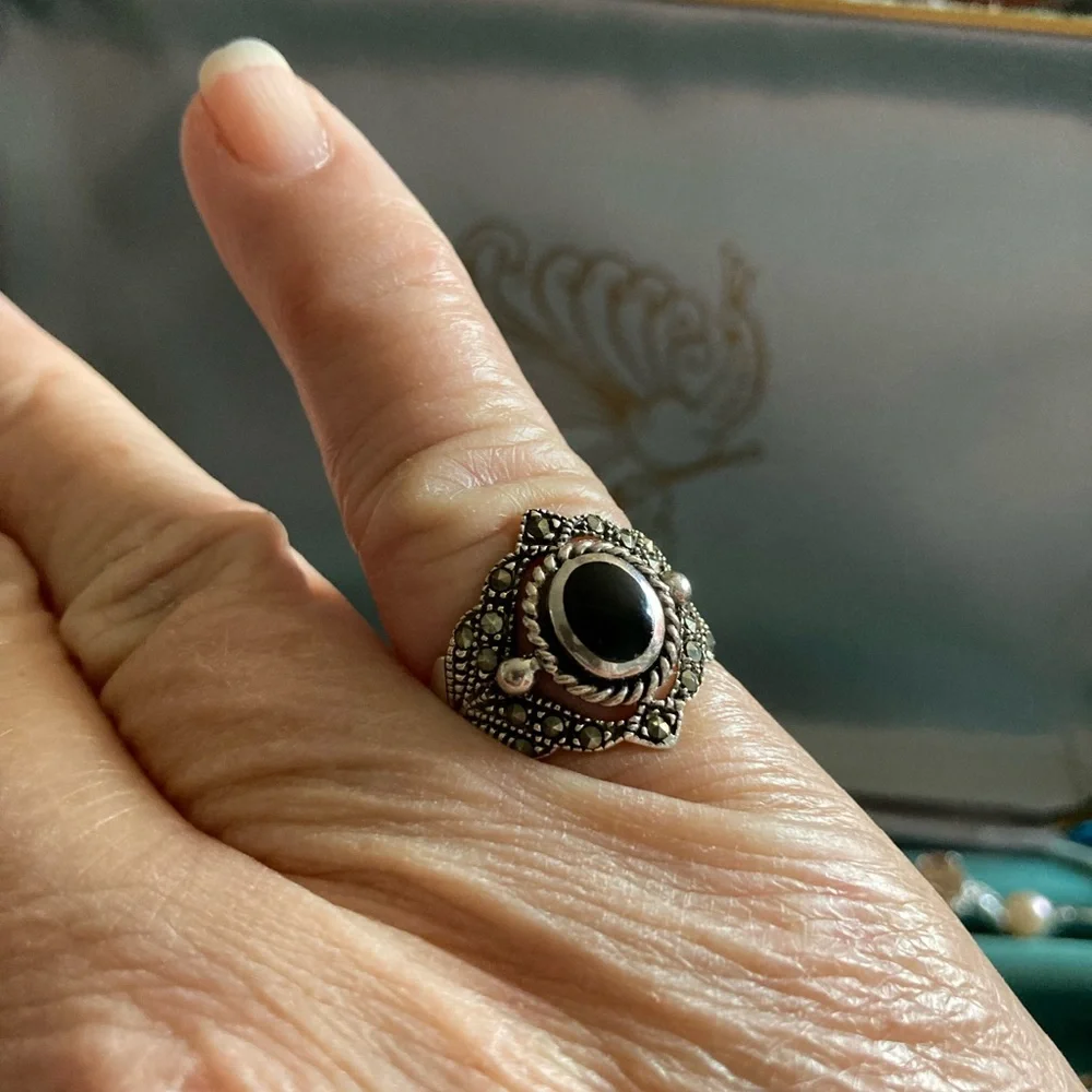 Silver (925) marked ring with black stone - Picture 2 of 3